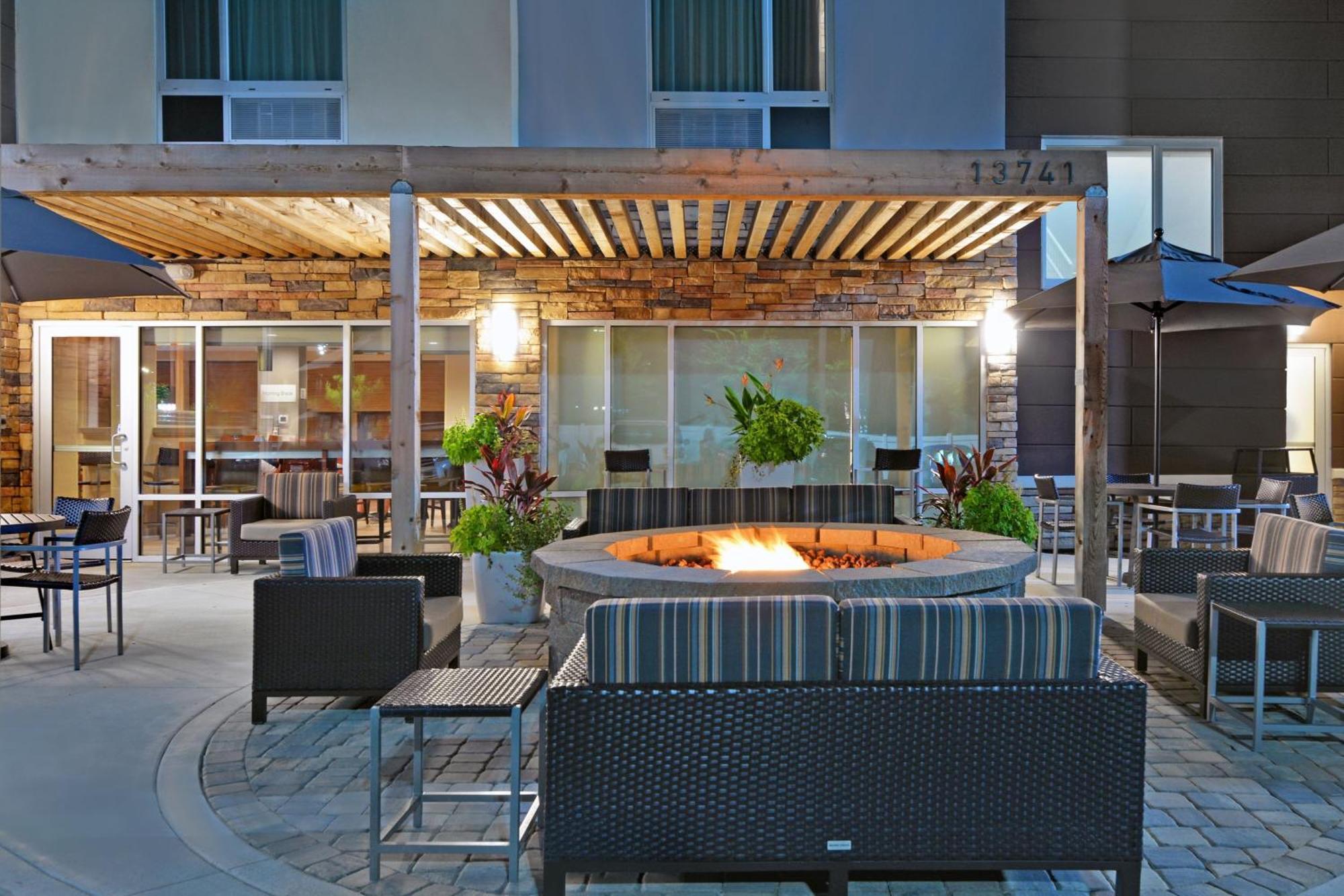 Towneplace Suites By Marriott Jacksonville East Exterior foto